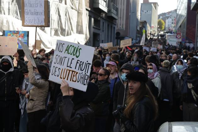 This image shows youths gather for a protest action at the Central Station in Brussels on Saturday 17 October 2026.  NICOLASxMAETERLINCK 190063168