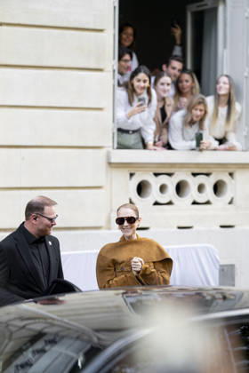 Céline Dion was spotted leaving the Royal Monceau hotel and heading toward the Plenitude Arena for the penultimate show of her concert series in the French capital, Paris, France, on October 16, 2026. Pierre Perusseau, Bestimage. Céline Dion was spotted leaving the Royal Monceau hotel, heading toward the Plenitude Arena for the penultimate show of her concert series in the capital, Paris, France, on October 16, 2026. Paris, France Copyright: xPierrexPerusseaux xBestimagexPierrexPerusseaux xBestimagex