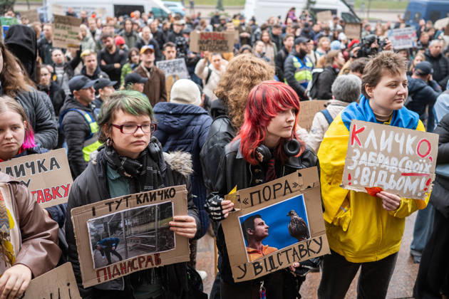 Kyiv residents demonstrate outside City Hall demanding Mayor Vitali Klitschko s resignation over winter readiness and shelter shortages KYIV, UKRAINE - OCTOBER 17: Demonstrators, holding banners, gather outside the Kyiv City State Administration building on Khreshchatyk Street to demand the resignation of Kyiv Mayor Vitali Klitschko in Kyiv, Ukraine on October 17, 2026. Local residents expressed growing dissatisfaction over city administration performance, including municipal winter readiness, slow deployment of mobile shelters, illegal real estate developments in protected green zones, and municipal budget allocation during the war. Danylo Antoniuk Anadolu Kyiv Ukraine. Editorial use only. Please get in touch for any other usage.  Copyright: x2026xAnadoluxDanyloxAntoniukx