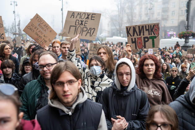Kyiv residents demonstrate outside City Hall demanding Mayor Vitali Klitschko s resignation over winter readiness and shelter shortages KYIV, UKRAINE - OCTOBER 17: Demonstrators, holding banners, gather outside the Kyiv City State Administration building on Khreshchatyk Street to demand the resignation of Kyiv Mayor Vitali Klitschko in Kyiv, Ukraine on October 17, 2026. Local residents expressed growing dissatisfaction over city administration performance, including municipal winter readiness, slow deployment of mobile shelters, illegal real estate developments in protected green zones, and municipal budget allocation during the war. Danylo Antoniuk Anadolu Kyiv Ukraine. Editorial use only. Please get in touch for any other usage.  Copyright: x2026xAnadoluxDanyloxAntoniukx