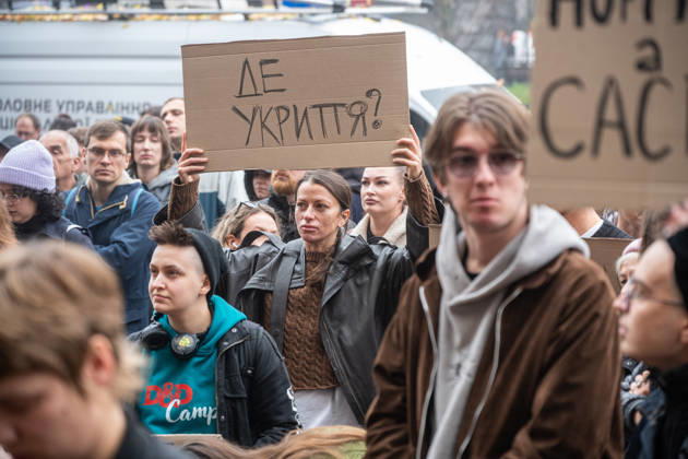 Kyiv residents demonstrate outside City Hall demanding Mayor Vitali Klitschko s resignation over winter readiness and shelter shortages KYIV, UKRAINE - OCTOBER 17: Demonstrators, holding banners, gather outside the Kyiv City State Administration building on Khreshchatyk Street to demand the resignation of Kyiv Mayor Vitali Klitschko in Kyiv, Ukraine on October 17, 2026. Local residents expressed growing dissatisfaction over city administration performance, including municipal winter readiness, slow deployment of mobile shelters, illegal real estate developments in protected green zones, and municipal budget allocation during the war. Danylo Antoniuk Anadolu Kyiv Ukraine. Editorial use only. Please get in touch for any other usage.  Copyright: x2026xAnadoluxDanyloxAntoniukx