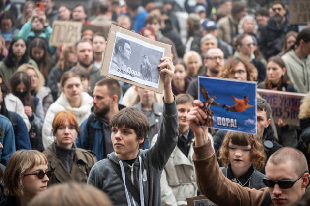 Kyiv residents demonstrate outside City Hall demanding Mayor Vitali Klitschko s resignation over winter readiness and shelter shortages KYIV, UKRAINE - OCTOBER 17: Demonstrators, holding banners, gather outside the Kyiv City State Administration building on Khreshchatyk Street to demand the resignation of Kyiv Mayor Vitali Klitschko in Kyiv, Ukraine on October 17, 2026. Local residents expressed growing dissatisfaction over city administration performance, including municipal winter readiness, slow deployment of mobile shelters, illegal real estate developments in protected green zones, and municipal budget allocation during the war. Danylo Antoniuk Anadolu Kyiv Ukraine. Editorial use only. Please get in touch for any other usage.  Copyright: x2026xAnadoluxDanyloxAntoniukx