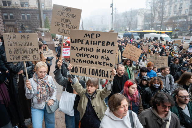 Kyiv residents demonstrate outside City Hall demanding Mayor Vitali Klitschko s resignation over winter readiness and shelter shortages KYIV, UKRAINE - OCTOBER 17: Demonstrators, holding banners, gather outside the Kyiv City State Administration building on Khreshchatyk Street to demand the resignation of Kyiv Mayor Vitali Klitschko in Kyiv, Ukraine on October 17, 2026. Local residents expressed growing dissatisfaction over city administration performance, including municipal winter readiness, slow deployment of mobile shelters, illegal real estate developments in protected green zones, and municipal budget allocation during the war. Danylo Antoniuk Anadolu Kyiv Ukraine. Editorial use only. Please get in touch for any other usage.  Copyright: x2026xAnadoluxDanyloxAntoniukx