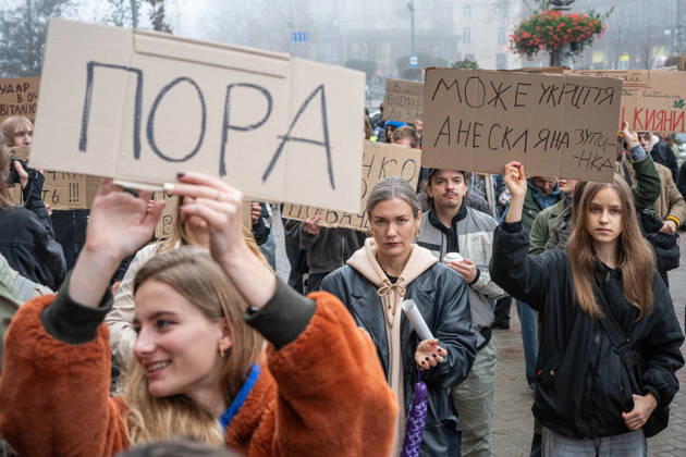 Kyiv residents demonstrate outside City Hall demanding Mayor Vitali Klitschko s resignation over winter readiness and shelter shortages KYIV, UKRAINE - OCTOBER 17: Demonstrators, holding banners, gather outside the Kyiv City State Administration building on Khreshchatyk Street to demand the resignation of Kyiv Mayor Vitali Klitschko in Kyiv, Ukraine on October 17, 2026. Local residents expressed growing dissatisfaction over city administration performance, including municipal winter readiness, slow deployment of mobile shelters, illegal real estate developments in protected green zones, and municipal budget allocation during the war. Danylo Antoniuk Anadolu Kyiv Ukraine. Editorial use only. Please get in touch for any other usage.  Copyright: x2026xAnadoluxDanyloxAntoniukx