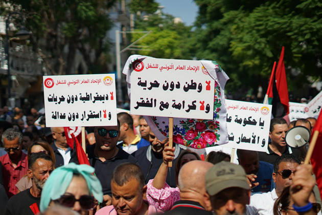 October 17, 2026, Tunis, Tunis, Tunisia, Tunisia: Demonstrators take to the streets of Tunis during a march calling for social and economic reforms and the protection of civil liberties, amid public concerns over rising living costs, workers™ rights and freedom of expression on October 17, 2026. Organized by trade unions, journalists™ representatives, lawyers and civil society groups, the demonstration brings together protesters demanding accountability and defending fundamental rights. The march highlights ongoing concerns over Tunisia™s economic situation and the space for public dissent. Tunis Tunisia - ZUMAm342 20261017_zsp_m342_024 Copyright: xHasanxMradx