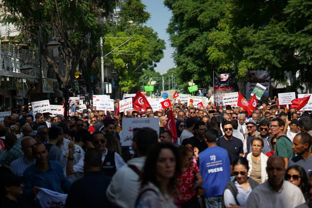 October 17, 2026, Tunis, Tunis, Tunisia, Tunisia: Demonstrators take to the streets of Tunis during a march calling for social and economic reforms and the protection of civil liberties, amid public concerns over rising living costs, workers™ rights and freedom of expression on October 17, 2026. Organized by trade unions, journalists™ representatives, lawyers and civil society groups, the demonstration brings together protesters demanding accountability and defending fundamental rights. The march highlights ongoing concerns over Tunisia™s economic situation and the space for public dissent. Tunis Tunisia - ZUMAm342 20261017_zsp_m342_026 Copyright: xHasanxMradx