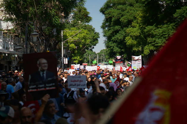 October 17, 2026, Tunis, Tunis, Tunisia, Tunisia: Demonstrators take to the streets of Tunis during a march calling for social and economic reforms and the protection of civil liberties, amid public concerns over rising living costs, workers™ rights and freedom of expression on October 17, 2026. Organized by trade unions, journalists™ representatives, lawyers and civil society groups, the demonstration brings together protesters demanding accountability and defending fundamental rights. The march highlights ongoing concerns over Tunisia™s economic situation and the space for public dissent. Tunis Tunisia - ZUMAm342 20261017_zsp_m342_025 Copyright: xHasanxMradx
