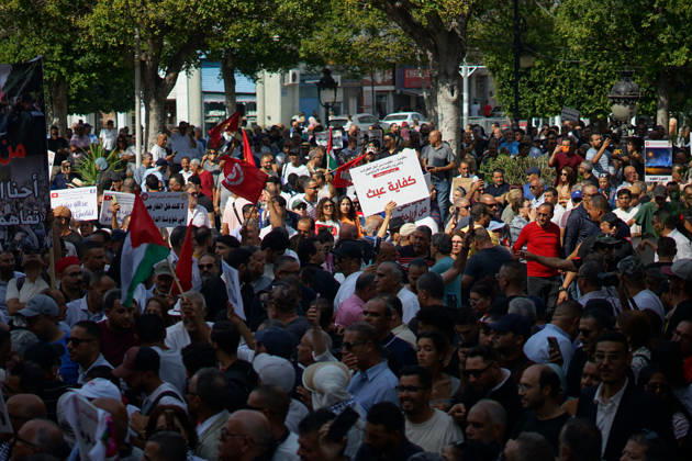October 17, 2026, Tunis, Tunis, Tunisia, Tunisia: Demonstrators take to the streets of Tunis during a march calling for social and economic reforms and the protection of civil liberties, amid public concerns over rising living costs, workers™ rights and freedom of expression on October 17, 2026. Organized by trade unions, journalists™ representatives, lawyers and civil society groups, the demonstration brings together protesters demanding accountability and defending fundamental rights. The march highlights ongoing concerns over Tunisia™s economic situation and the space for public dissent. Tunis Tunisia - ZUMAm342 20261017_zsp_m342_036 Copyright: xHasanxMradx