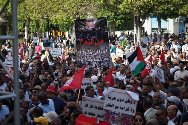 October 17, 2026, Tunis, Tunis, Tunisia, Tunisia: Demonstrators take to the streets of Tunis during a march calling for social and economic reforms and the protection of civil liberties, amid public concerns over rising living costs, workers™ rights and freedom of expression on October 17, 2026. Organized by trade unions, journalists™ representatives, lawyers and civil society groups, the demonstration brings together protesters demanding accountability and defending fundamental rights. The march highlights ongoing concerns over Tunisia™s economic situation and the space for public dissent. Tunis Tunisia - ZUMAm342 20261017_zsp_m342_035 Copyright: xHasanxMradx