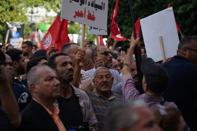October 17, 2026, Tunis, Tunis, Tunisia, Tunisia: Demonstrators take to the streets of Tunis during a march calling for social and economic reforms and the protection of civil liberties, amid public concerns over rising living costs, workers™ rights and freedom of expression on October 17, 2026. Organized by trade unions, journalists™ representatives, lawyers and civil society groups, the demonstration brings together protesters demanding accountability and defending fundamental rights. The march highlights ongoing concerns over Tunisia™s economic situation and the space for public dissent. Tunis Tunisia - ZUMAm342 20261017_zsp_m342_044 Copyright: xHasanxMradx