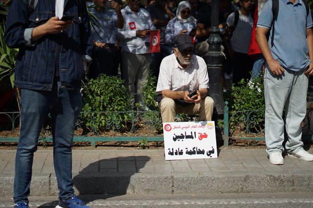 October 17, 2026, Tunis, Tunis, Tunisia, Tunisia: Demonstrators take to the streets of Tunis during a march calling for social and economic reforms and the protection of civil liberties, amid public concerns over rising living costs, workers™ rights and freedom of expression on October 17, 2026. Organized by trade unions, journalists™ representatives, lawyers and civil society groups, the demonstration brings together protesters demanding accountability and defending fundamental rights. The march highlights ongoing concerns over Tunisia™s economic situation and the space for public dissent. Tunis Tunisia - ZUMAm342 20261017_zsp_m342_046 Copyright: xHasanxMradx