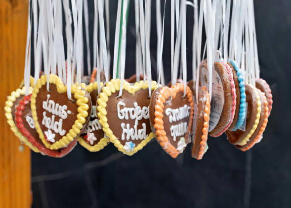 Ravensburg Citizens Reception at the Oberschwabenschau with Manuel Hagel (CDU), Deputy Minister-President, and Mayor Daniel Rapp; gingerbread hearts at the Oberschwabenschau 2026; Ravensburg City Citizens Re Copyright: xEibner-Pressefotox EP_EER
