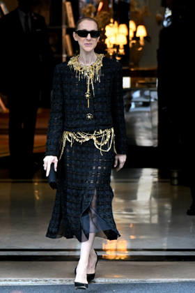 Céline Dion spends time with her fans outside her hotel in Paris. Céline Dion spends time with fans before heading to the venue, the Royal Monceau Hotel in Paris, France 460538 2026 10 17 Paris France Dion, Céline  Copyright: xL.Urmanx xStarfacex STAR_460538_006
