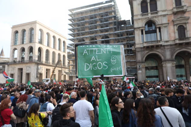 Demonstration by Italia in Piazza - Milano Demonstration by Italia in Piazza, the grassroots movement of students and young workers taking to the streets in 15 Italian cities in Milano Italy on October 17 2026. Photo by Francesco Enriquez IPA ABACAPRESS.COM Milano Italy  Copyright: xIPA ABACAx