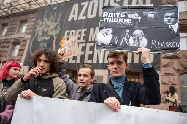 Demonstrators in Kyiv demand Mayor Vitali Klitschko s resignation KYIV, UKRAINE - OCTOBER 17: Demonstrators, holding banners, gather outside the Kyiv City State Administration building on Khreshchatyk Street to demand the resignation of Kyiv Mayor Vitali Klitschko in Kyiv, Ukraine on October 17, 2026. Local residents expressed growing dissatisfaction over city administration performance, including municipal winter readiness, slow deployment of mobile shelters, illegal real estate developments in protected green zones, and municipal budget allocation during the war. Danylo Antoniuk Anadolu Kyiv Ukraine. Editorial use only. Please get in touch for any other usage.  Copyright: x2026xAnadoluxDanyloxAntoniukx