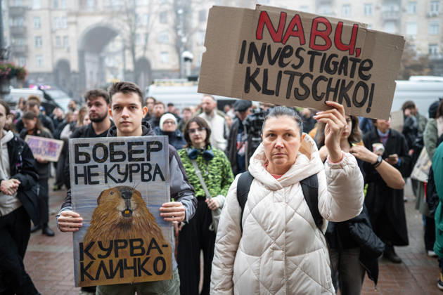Demonstrators in Kyiv demand Mayor Vitali Klitschko s resignation KYIV, UKRAINE - OCTOBER 17: Demonstrators, holding banners, gather outside the Kyiv City State Administration building on Khreshchatyk Street to demand the resignation of Kyiv Mayor Vitali Klitschko in Kyiv, Ukraine on October 17, 2026. Local residents expressed growing dissatisfaction over city administration performance, including municipal winter readiness, slow deployment of mobile shelters, illegal real estate developments in protected green zones, and municipal budget allocation during the war. Danylo Antoniuk Anadolu Kyiv Ukraine. Editorial use only. Please get in touch for any other usage.  Copyright: x2026xAnadoluxDanyloxAntoniukx