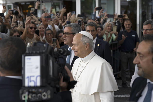 ITALY - POPE - VATICAN-2026 10 17 Italy, Rome, Vatican, October 17, 2026 Pope Leo XIV leaves the Gemelli University Hospital, four days after a surgery to remove a cancerous tumour from his right lung, in Rome Photo by ALESSIA GIULIANI Catholic Press Photo EDITORIAL USE ONLY - NO BOOKS Copyright: xVATICANxMEDIAx xCatholicxPressxPhotox