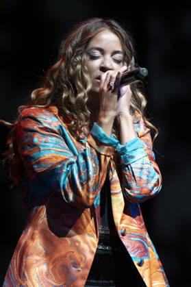Sofía Ellar Performs in Madrid, Spain - 17 Oct 2026 Singer Sofía Ellar performs during a concert at the Plaza de Espana in Madrid. Madrid Spain Copyright: xAtilanoxGarciax xSOPAxImagesx PHOTO12810
