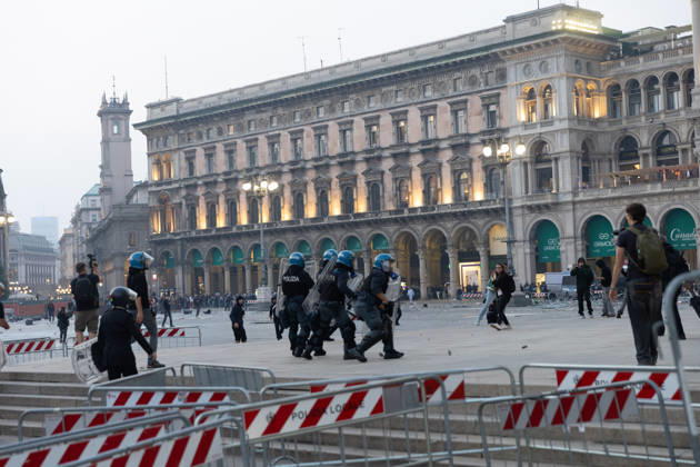 IPA89812260 - Milan, October 17, 2026: Italia in Piazza demonstration; violent clashes between police and the student movement  Copyright: xFrancescoxEnriquezx xFrancescoxEnriquezx IPA89812260