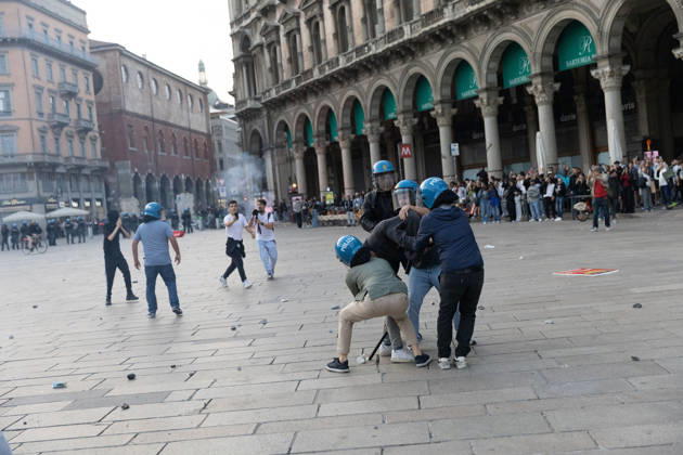 IPA89812366 - Milan, October 17, 2026: Italia in Piazza demonstration; violent clashes between police and the student movement  Copyright: xFrancescoxEnriquezx xFrancescoxEnriquezx IPA89812366