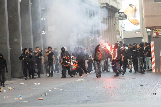 IPA89812384 - Milan, October 17, 2026: Italia in Piazza demonstration; violent clashes between police and the student movement  Copyright: xFrancescoxEnriquezx xFrancescoxEnriquezx IPA89812384