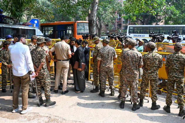 NEW DELHI, INDIA - OCTOBER 17: Security and Lawyers seen present at Mandir Marg Police Station for CJP founder Abhijeet Dipke as he is going to be produced before Special Executive Magistrate (SEM) in the afternoon, on October 17, 2026 in New Delhi, India. Abhijeet Dipke was granted conditional bail and released on Saturday after signing a peace bond, a day after his detention while heading to the Lehra Do Tiranga protest in Delhi. He was arrested on Saturday morning for allegedly violating a peace bond furnished by him on October 10. Dipke was released after signing another Rs 50,000 peace bond, Delhi Police said on Saturday. (Photo by Vipin Kumar Hindustan Times ) CJP Founder Abhijeet Dipke Produced Before Magistrate After Detention, Rele