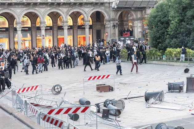 IPA89812318 - Milan, October 17, 2026: Italia in Piazza demonstration; violent clashes between police and the student movement  Copyright: xFrancescoxEnriquezx xFrancescoxEnriquezx IPA89812318