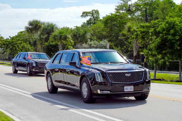 October 17, 2026, West Palm Beach, Fl, USA: The presidential motorcade carrying President Donald Trump travels through Palm Beach as supporters gather along the route while the president heads to President Donald J. Trump International Airport for departure to a campaign rally in Northern Kentucky, October 17, 2026. West Palm Beach USA  - ZUMAc343 20261017_znp_c343_001 Copyright: xChrisxBeckettx