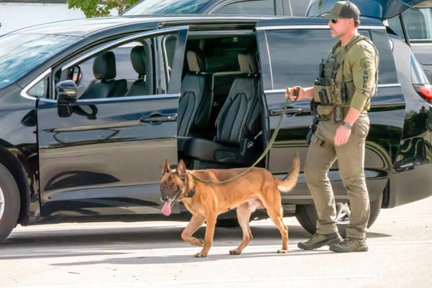 October 17, 2026, West Palm Beach, Fl, USA: A Palm Beach County Sheriff s Office K-9 unit operates near President Donald Trump s motorcade route during security operations surrounding a presidential visit in Palm Beach, Florida, October 17, 2026. West Palm Beach USA  - ZUMAc343 20261017_znp_c343_006 Copyright: xChrisxBeckettx