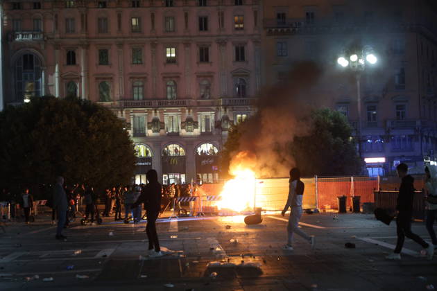 RECORD DATE NOT STATED IPA89813395 - Milan, October 17, 2026: Italia in Piazza demonstration; violent clashes between police and the student movement; a construction site in Piazza Duomo set on fire  Copyright: xx xFrancescoxEnriquezx IPA89813395.jpeg