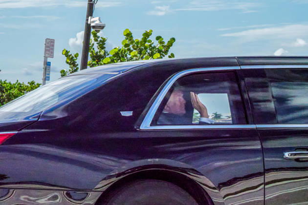 October 17, 2026, West Palm Beach, Fl, USA: President DONALD TRUMP is seen as he travels through Palm Beach while the motorcade heads to President Donald J. Trump International Airport for departure to a campaign rally in Northern Kentucky, October 17, 2026. West Palm Beach USA - ZUMAc343 20261017_znp_c343_014 Copyright: xChrisxBeckettx