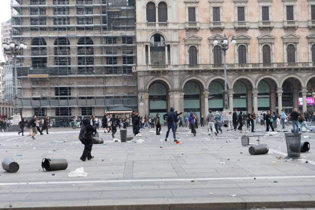 IPA89816545 - Milan, October 17, 2026: Italia in Piazza demonstration; violent clashes between police and the student movement  Copyright: xFrancescoxEnriquezx xFrancescoxEnriquezx IPA89816545