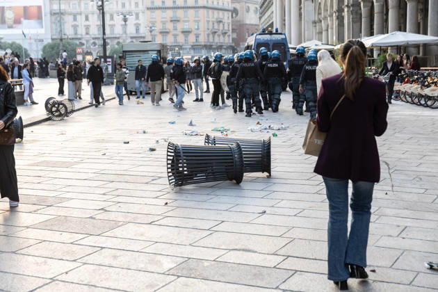IPA89816558 - Milan, October 17, 2026: Italia in Piazza demonstration; violent clashes between police and the student movement  Copyright: xFrancescoxEnriquezx xFrancescoxEnriquezx IPA89816558