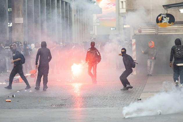 IPA89816647 - Milan, October 17, 2026: Italia in Piazza demonstration; violent clashes between police and the student movement  Copyright: xFrancescoxEnriquezx xFrancescoxEnriquezx IPA89816647