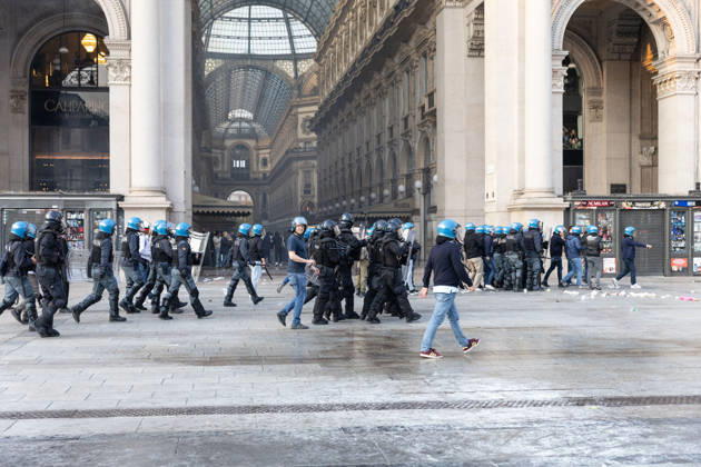 IPA89816739 - Milan, October 17, 2026: Italia in Piazza demonstration; violent clashes between police and the student movement  Copyright: xFrancescoxEnriquezx xFrancescoxEnriquezx IPA89816739