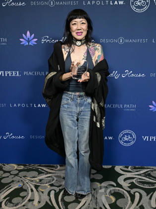 October 17, 2026, Beverly Hills, California, USA: American stand-up comedian, actress and musician MARGARET CHO, 57, attends the Friendly House 75th Anniversary red carpet. Beverly Hills USA  - ZUMAb173 20261017_aap_b173_010 Copyright: xBillyxBennightx
