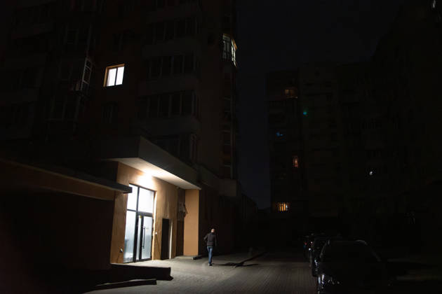 Power outage amid the Russia-Ukraine war in Lviv LVIV, UKRAINE – OCTOBER 17: People walk along dark streets during a power outage amid the Russia-Ukraine war and dropping temperatures in Lviv, Ukraine, on October 17, 2026. On the night of October 17, Russian forces launched a massive, combined-arms strike, targeting areas including the western regions of Ukraine. The energy sector was the primary target of the attacks. According to President Zelensky, the Russians inflicted one of the biggest blows to the Ukrainian energy sector today. Power outage schedules have been introduced across Ukraine. Olena Znak Anadolu L vivs ka Oblast Ukraine. Editorial use only. Please get in touch for any other usage.  Copyright: x2026xAnadoluxOlenaxZnakx