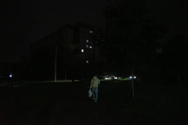 Power outage amid the Russia-Ukraine war in Lviv LVIV, UKRAINE – OCTOBER 17: People walk along dark streets during a power outage amid the Russia-Ukraine war and dropping temperatures in Lviv, Ukraine, on October 17, 2026. On the night of October 17, Russian forces launched a massive, combined-arms strike, targeting areas including the western regions of Ukraine. The energy sector was the primary target of the attacks. According to President Zelensky, the Russians inflicted one of the biggest blows to the Ukrainian energy sector today. Power outage schedules have been introduced across Ukraine. Olena Znak Anadolu L vivs ka Oblast Ukraine. Editorial use only. Please get in touch for any other usage.  Copyright: x2026xAnadoluxOlenaxZnakx