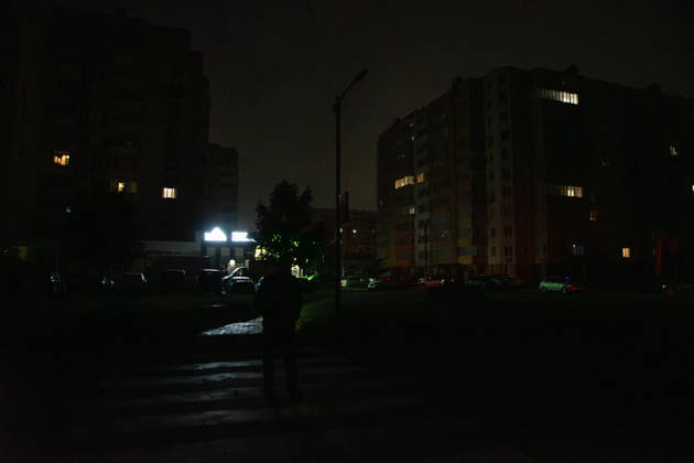 Power outage amid the Russia-Ukraine war in Lviv LVIV, UKRAINE – OCTOBER 17: People walk along dark streets during a power outage amid the Russia-Ukraine war and dropping temperatures in Lviv, Ukraine, on October 17, 2026. On the night of October 17, Russian forces launched a massive, combined-arms strike, targeting areas including the western regions of Ukraine. The energy sector was the primary target of the attacks. According to President Zelensky, the Russians inflicted one of the biggest blows to the Ukrainian energy sector today. Power outage schedules have been introduced across Ukraine. Olena Znak Anadolu L vivs ka Oblast Ukraine. Editorial use only. Please get in touch for any other usage.  Copyright: x2026xAnadoluxOlenaxZnakx
