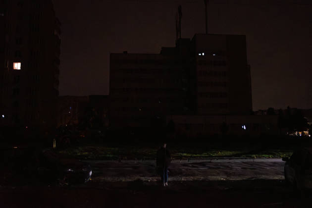 Power outage amid the Russia-Ukraine war in Lviv LVIV, UKRAINE – OCTOBER 17: People walk along dark streets during a power outage amid the Russia-Ukraine war and dropping temperatures in Lviv, Ukraine, on October 17, 2026. On the night of October 17, Russian forces launched a massive, combined-arms strike, targeting areas including the western regions of Ukraine. The energy sector was the primary target of the attacks. According to President Zelensky, the Russians inflicted one of the biggest blows to the Ukrainian energy sector today. Power outage schedules have been introduced across Ukraine. Olena Znak Anadolu L vivs ka Oblast Ukraine. Editorial use only. Please get in touch for any other usage.  Copyright: x2026xAnadoluxOlenaxZnakx