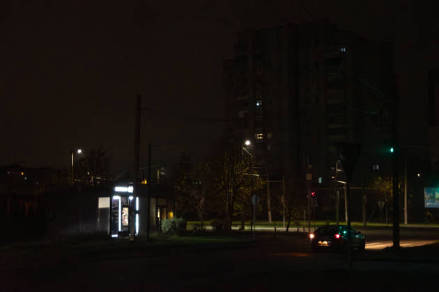 Power outage amid the Russia-Ukraine war in Lviv LVIV, UKRAINE – OCTOBER 17: People walk along dark streets during a power outage amid the Russia-Ukraine war and dropping temperatures in Lviv, Ukraine, on October 17, 2026. On the night of October 17, Russian forces launched a massive, combined-arms strike, targeting areas including the western regions of Ukraine. The energy sector was the primary target of the attacks. According to President Zelensky, the Russians inflicted one of the biggest blows to the Ukrainian energy sector today. Power outage schedules have been introduced across Ukraine. Olena Znak Anadolu L vivs ka Oblast Ukraine. Editorial use only. Please get in touch for any other usage.  Copyright: x2026xAnadoluxOlenaxZnakx