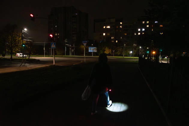 Power outage amid the Russia-Ukraine war in Lviv LVIV, UKRAINE – OCTOBER 17: People walk along dark streets during a power outage amid the Russia-Ukraine war and dropping temperatures in Lviv, Ukraine, on October 17, 2026. On the night of October 17, Russian forces launched a massive, combined-arms strike, targeting areas including the western regions of Ukraine. The energy sector was the primary target of the attacks. According to President Zelensky, the Russians inflicted one of the biggest blows to the Ukrainian energy sector today. Power outage schedules have been introduced across Ukraine. Olena Znak Anadolu L vivs ka Oblast Ukraine. Editorial use only. Please get in touch for any other usage.  Copyright: x2026xAnadoluxOlenaxZnakx