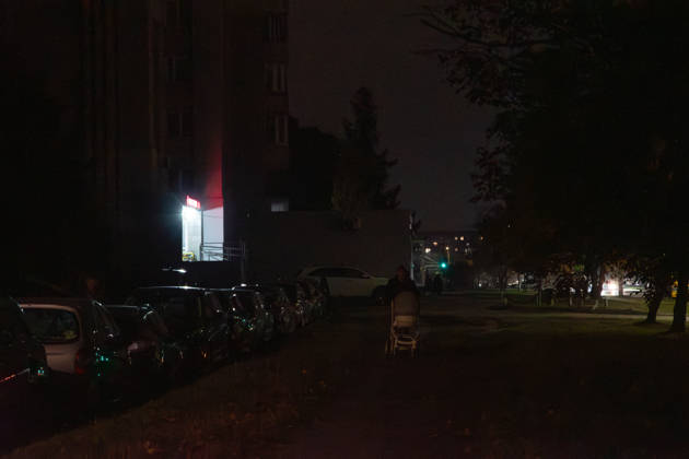 Power outage amid the Russia-Ukraine war in Lviv LVIV, UKRAINE – OCTOBER 17: People walk along dark streets during a power outage amid the Russia-Ukraine war and dropping temperatures in Lviv, Ukraine, on October 17, 2026. On the night of October 17, Russian forces launched a massive, combined-arms strike, targeting areas including the western regions of Ukraine. The energy sector was the primary target of the attacks. According to President Zelensky, the Russians inflicted one of the biggest blows to the Ukrainian energy sector today. Power outage schedules have been introduced across Ukraine. Olena Znak Anadolu L vivs ka Oblast Ukraine. Editorial use only. Please get in touch for any other usage. Copyright: x2026xAnadoluxOlenaxZnakx