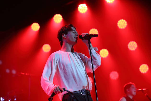 Frederik Fred Rabe of the band Giant Rooks at a concert at the Max Schmeling Halle in Berlin, October 17, 2026 Giant Rooks Concert Berlin