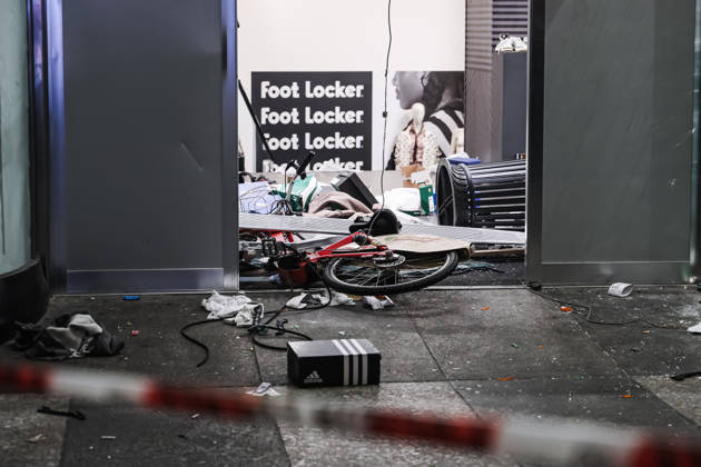 IPA89830538 - Milan: Damage caused by clashes between protesters and police during the Italia in Piazza demonstration against the high cost of living in the city center. Pictured: Damage to the Foot Locker store on Corso Vittorio Emanuele II  Copyright: xAlessandroxBremecx xx IPA89830538