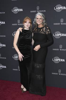 Susan Graham, Sydney Brakeley at arrivals for LA Opera s Opening Night Gala, Dorothy Chandler Pavilion in The Music Center, Los Angeles, CA, October 17, 2026. Photo By: Elizabeth Goodenough Everett Collection LA Opera s Opening Night Gala PUBLICATIONXNOTxINxCANxCHNxFRAxITAxJPNxNORxPOLxRUSxESPxUKxUSA