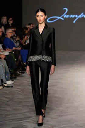 (261018) -- VANCOUVER, Oct. 18, 2026 -- A model presents a creation by Chinese fashion designer Jumper Zhang during Vancouver Fashion Week 2026 in Vancouver, British Columbia, Canada, on Oct. 17, 2026. (Photo by Liang Sen Xinhua) CANADA-VANCOUVER FASHION WEEK 2026 LinxWei 