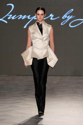 (261018) -- VANCOUVER, Oct. 18, 2026 -- A model presents a creation by Chinese fashion designer Jumper Zhang during Vancouver Fashion Week 2026 in Vancouver, British Columbia, Canada, on Oct. 17, 2026. (Photo by Liang Sen Xinhua) CANADA-VANCOUVER FASHION WEEK 2026 LinxWei 