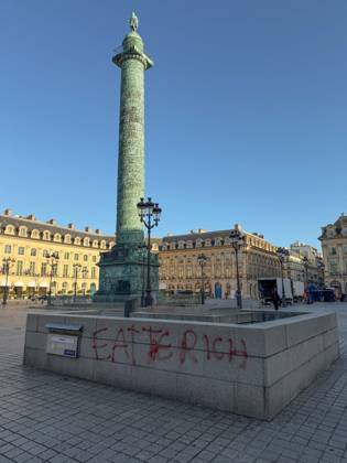Aftermath of violent French protests - Paris Damages on Place Vendome in Paris the day after the demonstration protesting against the high cost of living in Paris, France, on October 18, 2026. Photo by Christophe Geyres ABACAPRESS.COM Paris France  Copyright: xGeyresxChristophe ABACAx