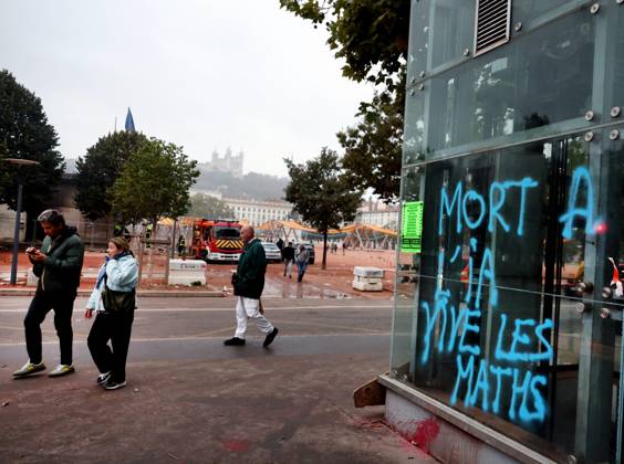 Riots and Looting: The Day After the Protest PHOTOPQR LE PROGRES Richard MOUILLAUD Lyon, October 18, 2026 Riots and Looting: The Day After the Protest Riots and Looting: The Day After the Protest Extensive damage, broken bicycles, set-on-fire trash cans Lyon, October 18, 2026 20,000 people demonstrated in the streets of Lyon Violence overshadowed the protesters’ demands, resulting in a level of chaos rarely seen in the city The tourist office was set on fire and numerous stores were looted Lyon, October 18, 2026: 20,000 people demonstrated in the streets of Lyon. Violence overshadowed the protesters’ demands, resulting in a level of chaos rarely seen in the city. The tourist office was set on fire, and a great many shops were looted. Lyon,  Copyright: xPHOTOPQR LExPROGRES MAXPPPxRichardxMOUILLAUDx 20261018LPL0405 20261018LPL0405